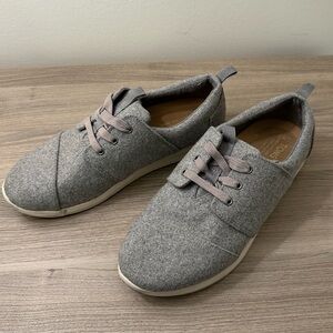 Toms sneakers